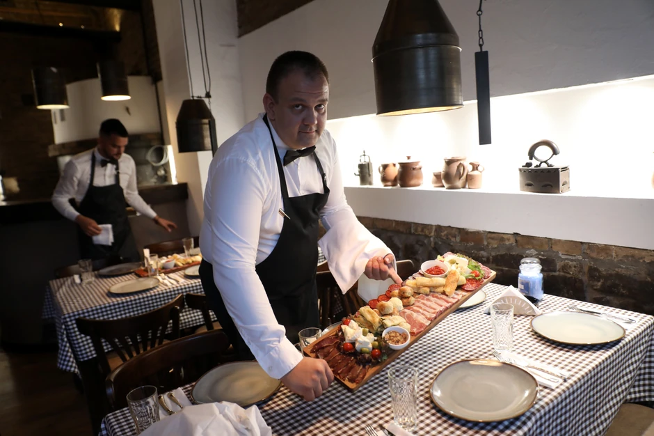 Bogato meze u kafani "Beogradska mehana"