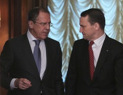 Sikorski w Moskwie o "trudnych problemach związanych ze Smoleńskiem"