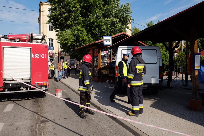 Tragedia w Zgierzu. Bus wjechał w przystanek autobusowy, nie żyje 40-letnia kobieta