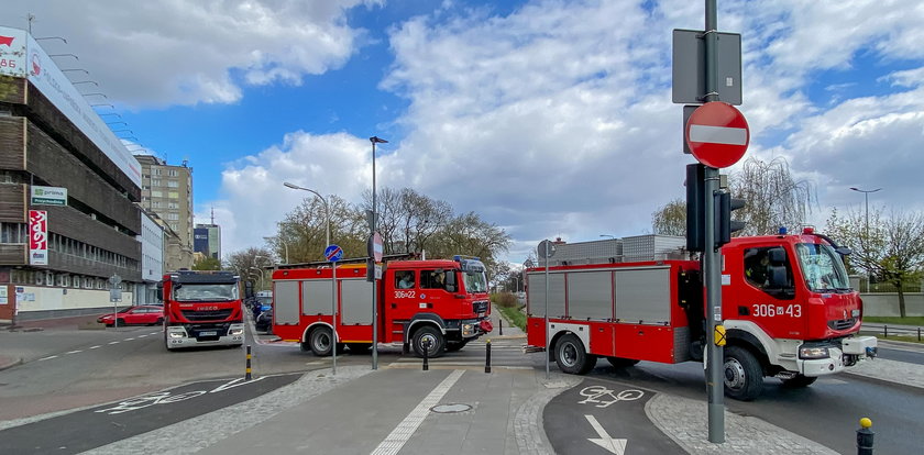 Podejrzana przesyłka w siedzibie PiS. Wielka mobilizacja służb. ZDJĘCIA