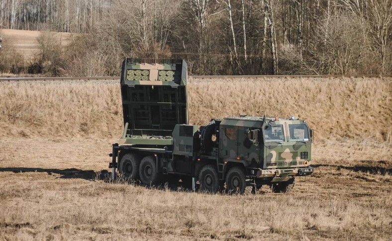 Jelcz z napędem 8x8 uzbrojony w wyrzutnię Homar-K, czyli koreańską K239 Chunmoo