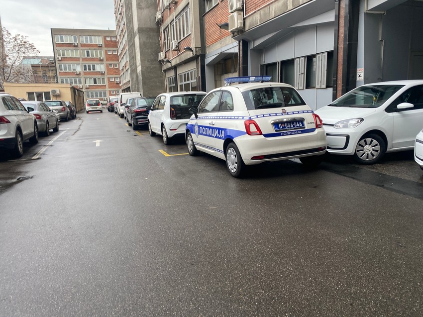 Policijsa ispred zgrade Ministarstva