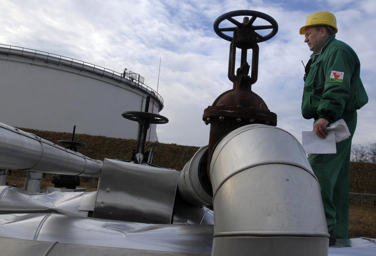 Uzburkana naftna tržišta: Mogući izlazak UAE iz OPEC-a snizio cene