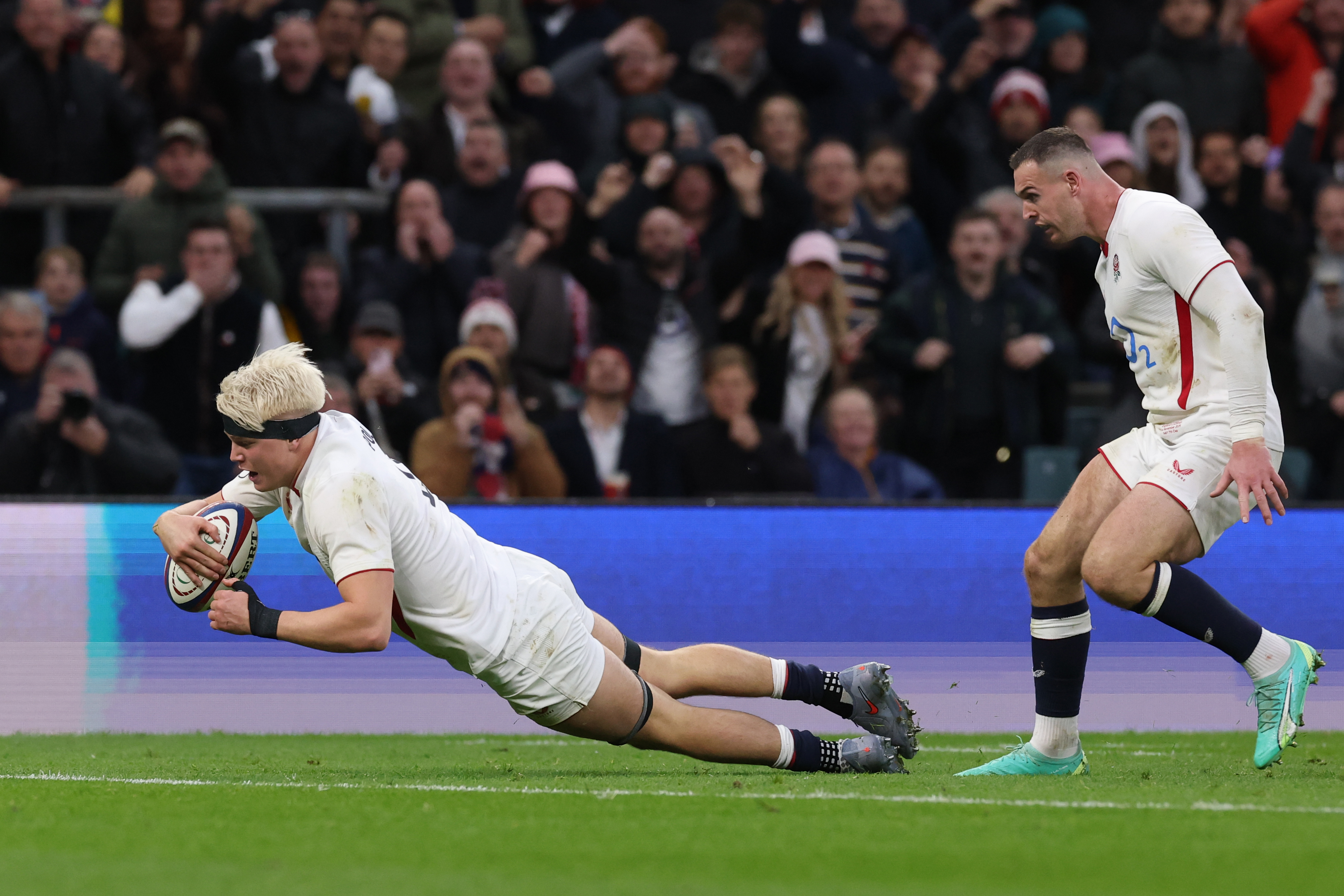 Pollock's 3 tries in 61 minutes power England to 25-7 win over Australia