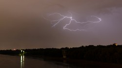 Burze i silny wiatr nad Polską. Alert RCB