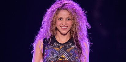 Uśmiechnięta Shakira uczy się surfingu pod okiem przystojnego instruktora. Już zapomniała o Pique?