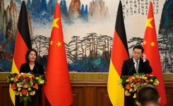 Szef MSZ Chin: Nie będziemy dolewać oliwy do ognia w sprawie Ukrainy