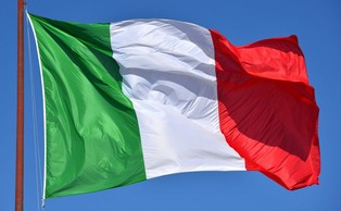 Prawie tysiąc migrantów w przepełnionym ośrodku na Lampedusie