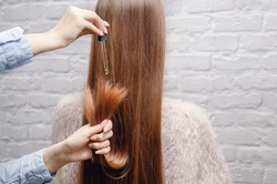 Dodaj ten produkt do pielęgnacji włosów. Będą wyglądać rewelacyjnie