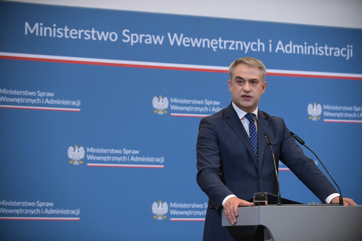 Wicepremier, minister cyfryzacji Krzysztof Gawkowski podczas konferencji prasowej w MSWiA w Warszawie, Konferencja dotyczyła wyborów do Parlamentu Europejskiego
