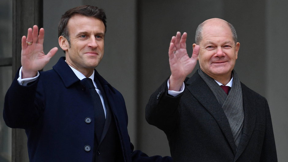 Emannuel Macron i Olaf Scholz przed spotkaniem w Paryżu 22 stycznia 2023