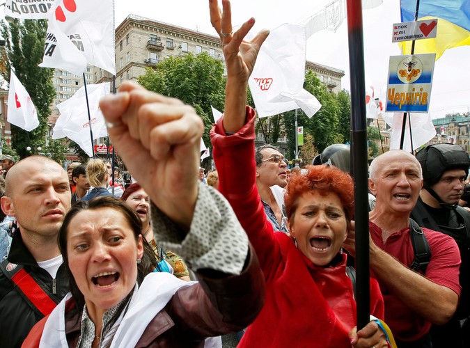 Demonstracja pod parlamentem w Kijowie