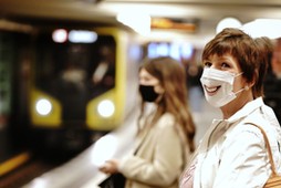 Stacja metra Alexanderplatz w Berlinie, 27 kwietnia 2020 r. Fot. Kay Nietfeld/DPA/ZUMA Press / Newspix.pl