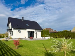 nawet 1000 złotych kary dziennie za dekorację przed domem. wystarczy zgłoszenie od sąsiada