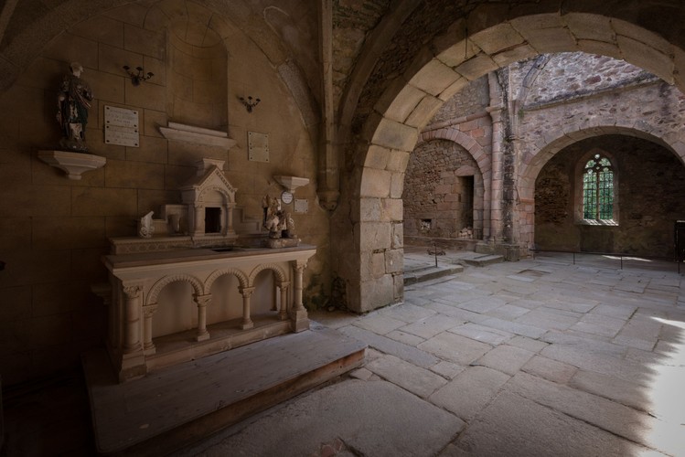 ORADOUR-SUR-GLANE. ŚWIADECTWO OKRUCIEŃSTWA WOJNY