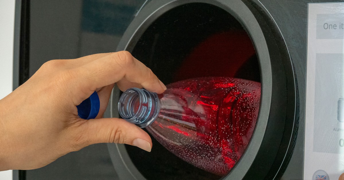 Kaucja z butelek nie trafi do klientów? Jest inny pomysł, co zrobić z pieniędzmi