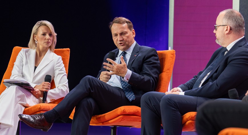 Wicepremier Radosław Sikorski podczas panelu Wojna i pokój. 