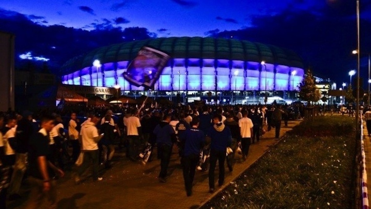 W sobotę (5 kwietnia) na Inea Stadionie przy ulicy Bułgarskiej o godzinie 20.30 rozpocznie się mecz piłkarskiej T-Mobile Ekstraklasy pomiędzy Lechem Poznań a Jagiellonią Białystok. Żeby ułatwić kibicom dotarcie na stadion i powrót do domu Zarząd Transportu Miejskiego wprowadzi zmiany w funkcjonowaniu komunikacji miejskiej.