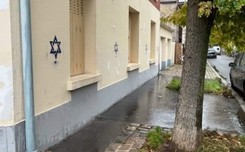 'La Stampa': Za gwiazdami Dawida wymalowanymi na murach Paryża stoją Rosjanie