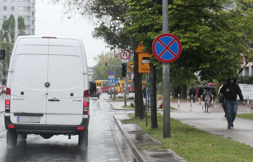 Z taką sytuacją mają do czynienia kierowcy na Domaniewskiej