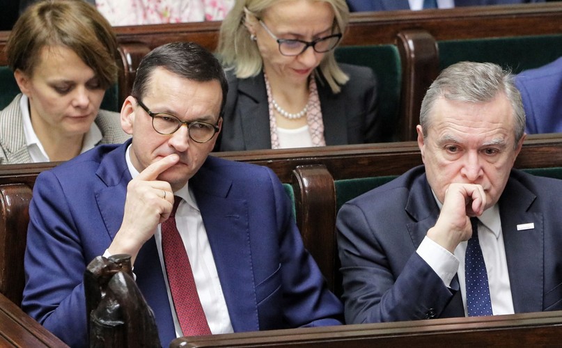 <b>Listopad</b><br><br>

W listopadzie Izba przyjęła kolejne rozwiązania mające na celu redukcję zanieczyszczeń powietrza. Pomoże w tym m.in. ulga termomodernizacyjna, czyli wsparcie dla osób rezygnujących z najbardziej szkodliwych sposobów ogrzewania domów.