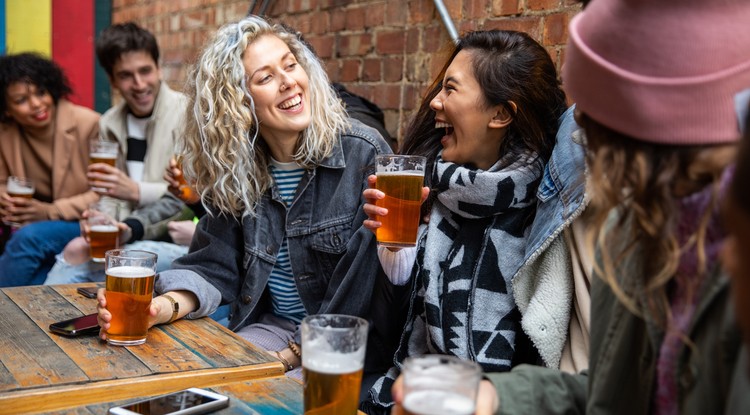 Te is sokszor csak azért mész társaságba, hogy alkoholt ihass? Fotó: Getty Images