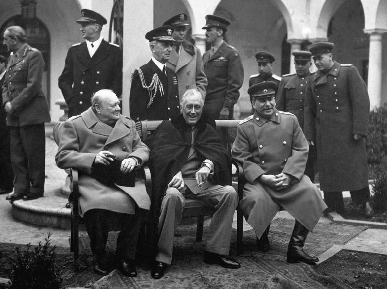 Churchill, Roosevelt i Stalin na konferencji w Jałcie, luty 1945 r