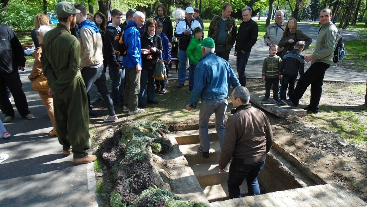 Stolica Wielkopolski nie posiada metra, nie ma również tak rozbudowanej sieci podziemnych kanałów jak w Warszawie. Poznań ma za to kilka tuneli, schronów i fragmentów podziemnego miasta, tych historycznych i tych całkiem współczesnych.