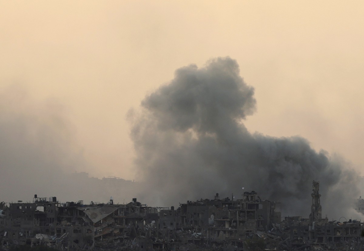 Israel continues military strikes on Gaza
