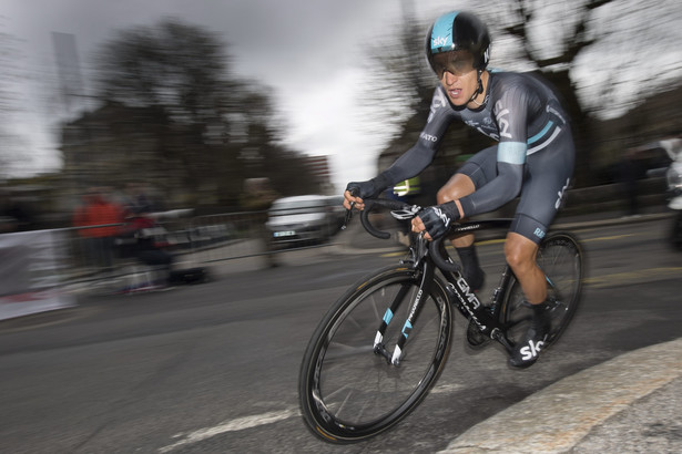 Tour de Romandie: Izagirre liderem, Kwiatkowski przyjechał kilka minut za peletonem