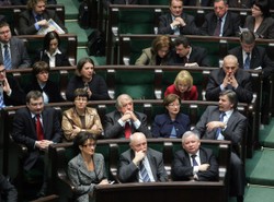 Ustawa dezubekizacyjna PiS trafiła do kosza