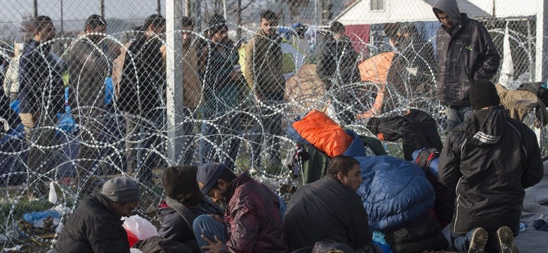 Ponad 7 tys. migrantów koczuje na granicy grecko-macedońskiej