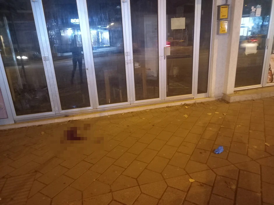 Tragovi krvi na licu mesta