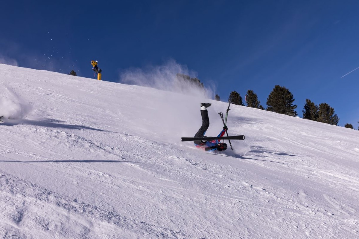 narty wypadek góry stok narciarz