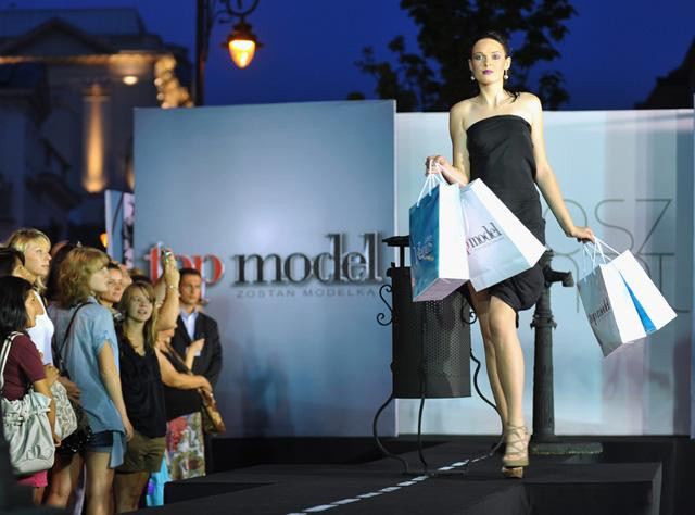 "Top model. Zostań modelką" - jak pozować z wężem?