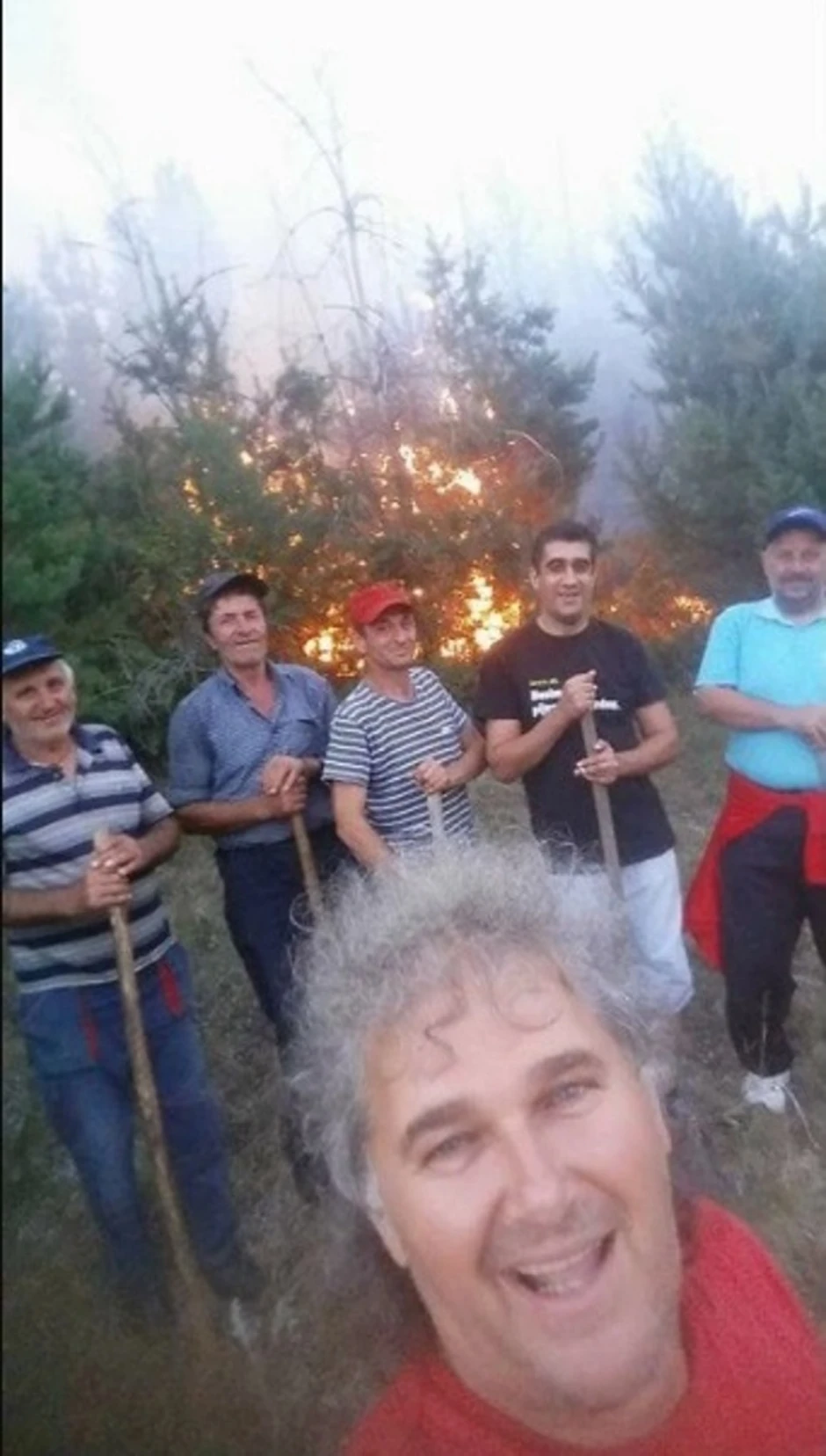 Selfi Vladimira Zaharijeva sa šumskim požarom postao je "hit" na društvenim mrežama