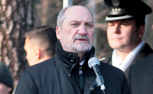 Macierewicz: Mam nadzieję, że w Szczecinie będą budowane nie tylko okręty podwodne