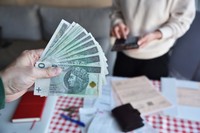 Wiadomo już, że stracą banki. A co dla Polaków oznacza pierwszy od prawie dwóch lat spadek stóp procentowych?