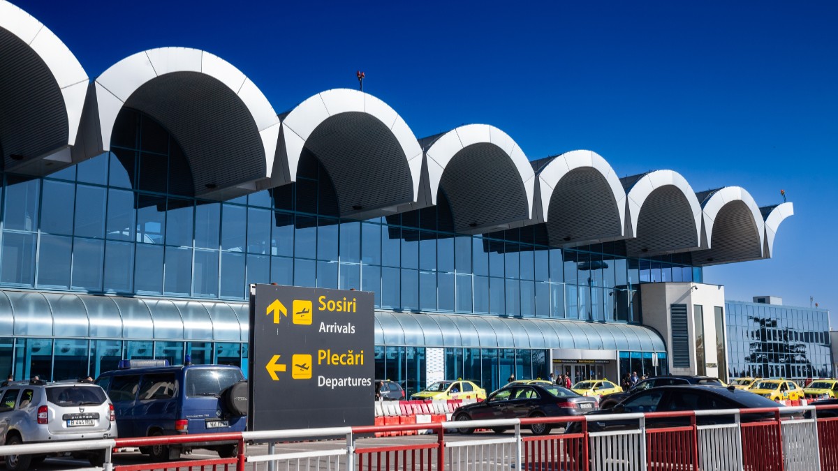 Aproape 700.000 de euro confiscați pe Aeroportul Otopeni au dispărut din camera de depozitare, fiind înlocuiți cu mai multe coli de hârtie