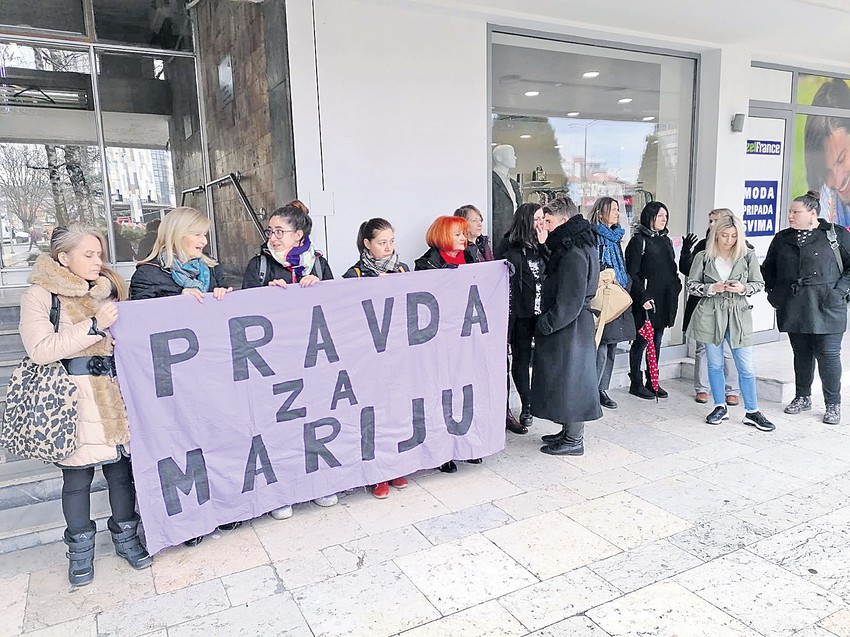 Grupe žena pokušale su da odbrane Mariju od pritiska Jutkinih navijača