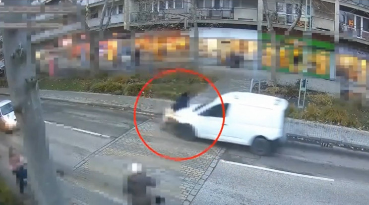 A kerékpáros feltehetően a sofőr holtterébe került /Fotó: TV2