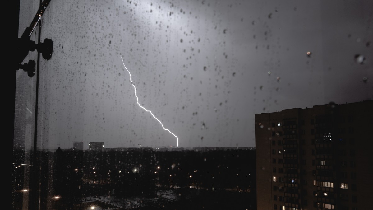 Warszawa: Przez stolicę przechodzą burze; 80 interwencji straży