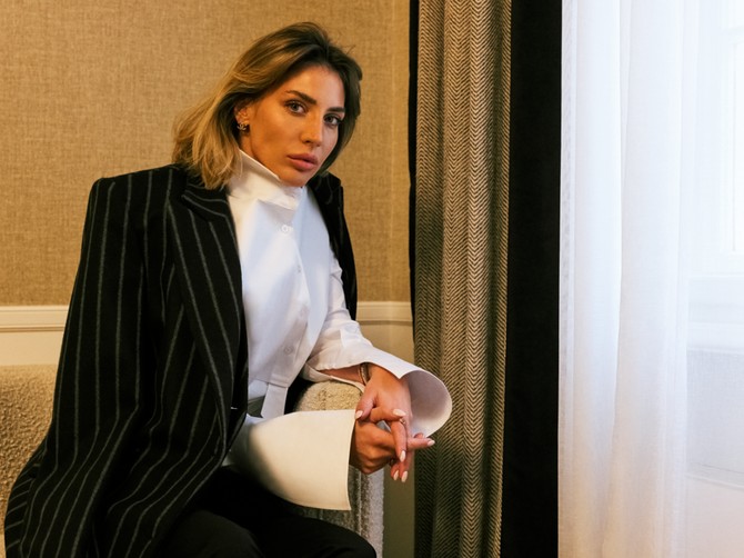 Ispred brenda 'Bataković Belgrade' stoji  Iva Bataković