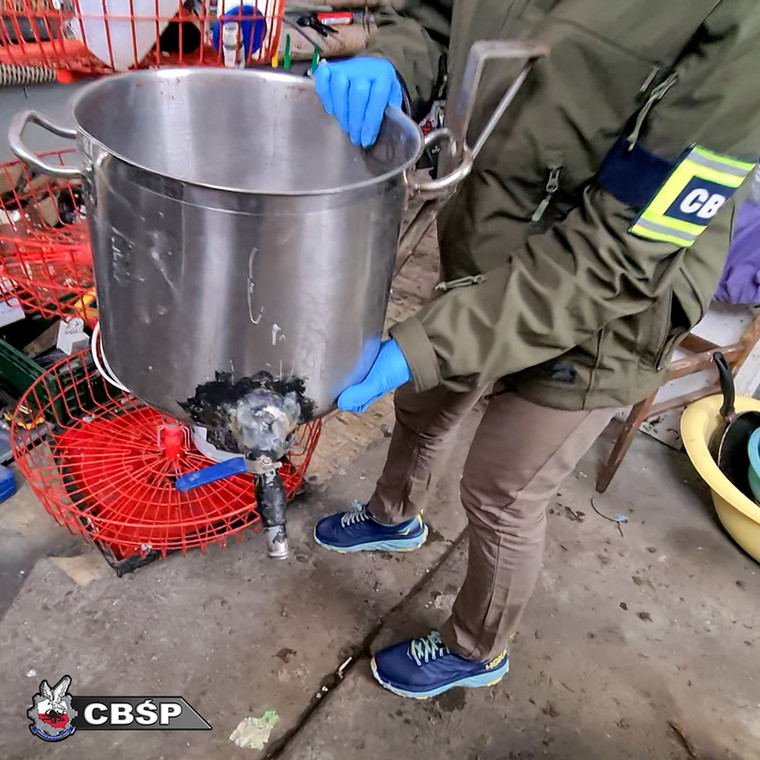 Służby zlikwidowały laboratorium w powiecie oleśnickim