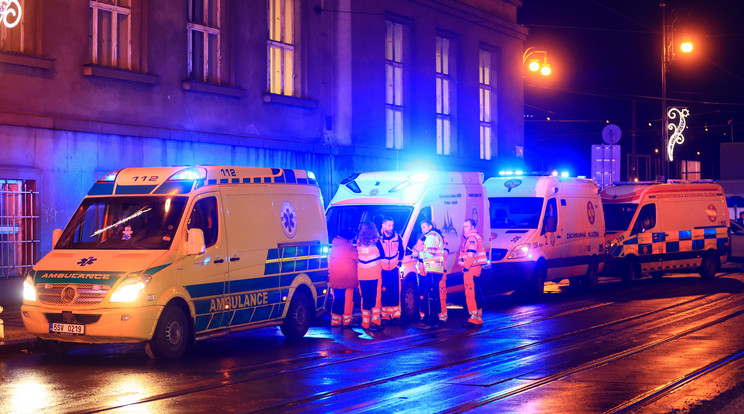 Tovább növekedett a prágai lövöldözés halálos áldozatainak száma - már 15 főre becsülik / Fotó: MTI/EPA/Martin Divisek