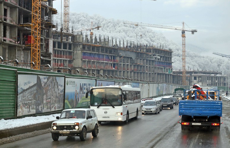 Krasnaja Polana, budowa hoteli