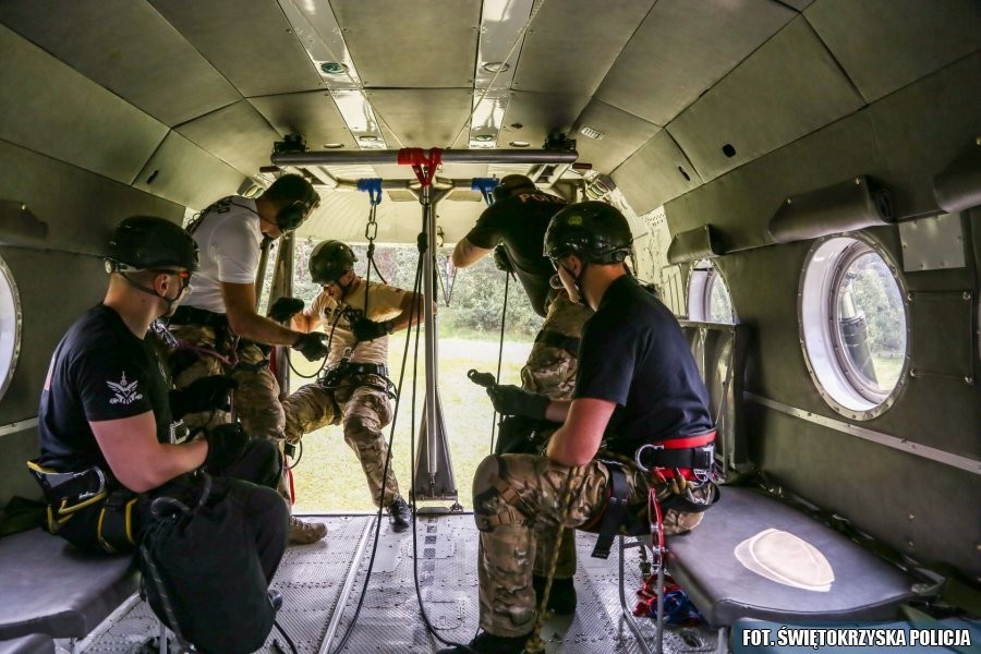 Antyterroryści z całego kraju ćwiczą w Kielcach