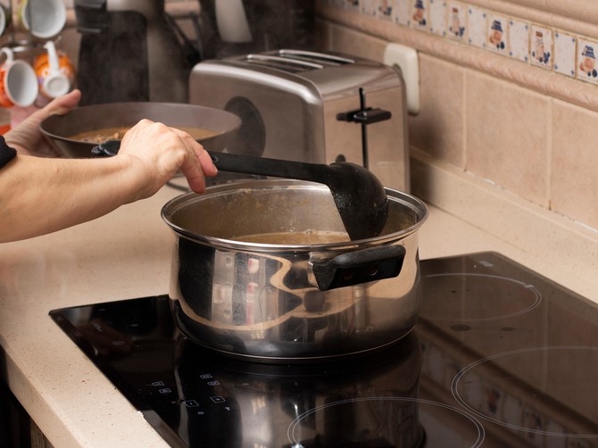 Trik od 100 dinara neutrališe mirise nakon kuvanja za tili čas