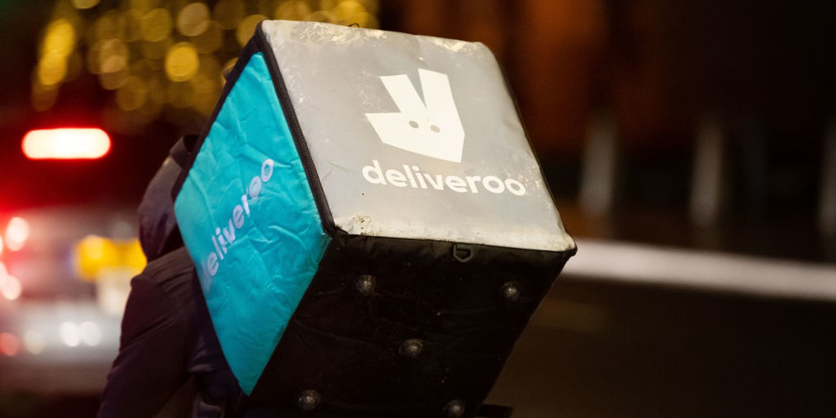 Deliveroo jest jednym z największych konkurentów Uber Eats poza Stanami Zjednoczonymi, działającym na 14 rynkach. Właśnie zebrał 575 mln dol. finansowania.