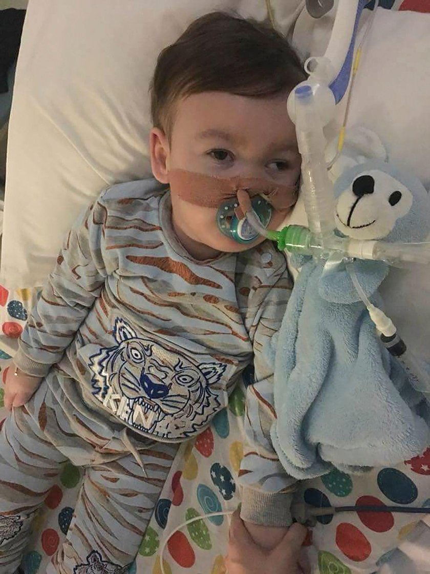 Alfie Evans. Twarz dziecka na niebie w Liverpoolu po śmierci chłopa? 